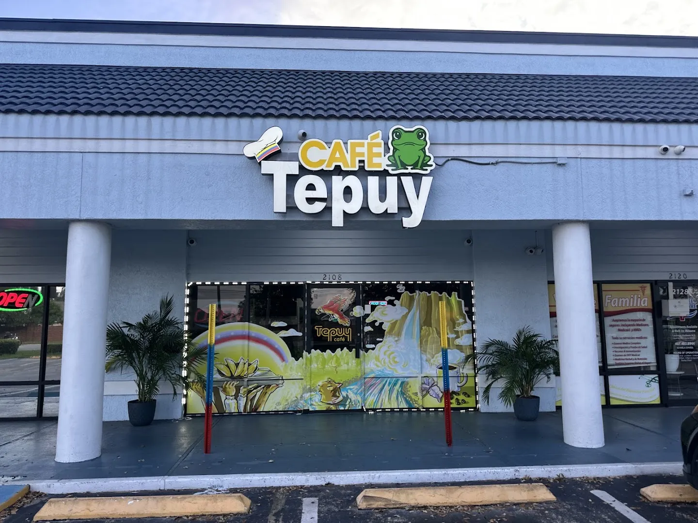 Tepuy Cafe | CACHAPAS | PARRILLA | SANCOCHOS | AREPAS | PATACONES | EMPANADAS | LUNCH |